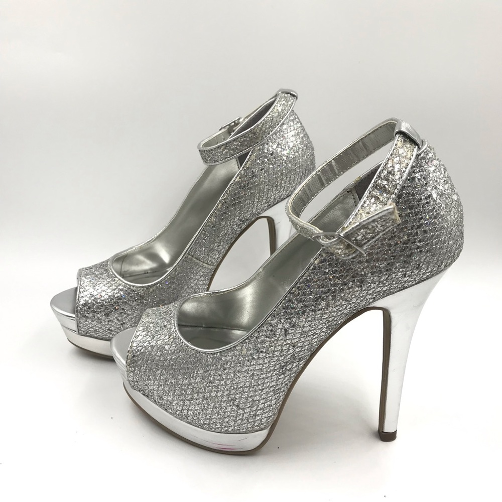 Delicious Womens Shoes 5.5 Silver Peep Toe